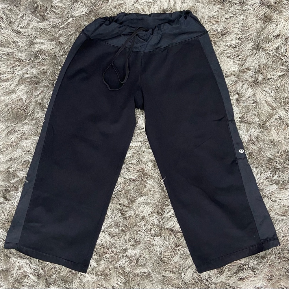 Lululemon women black drawstring waist band wide leg capri pants. Size S. Used.